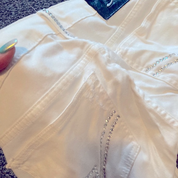 A7 white jeweled jeans. Size 27. Ripped accents, jeweled throughout. Fabulous - Picture 6 of 7